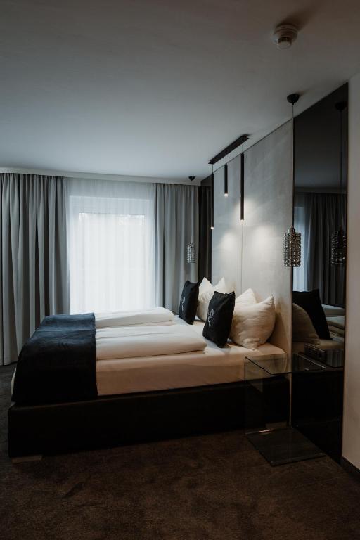Hotelzimmer mit Spiegel Reinigung Radstadt