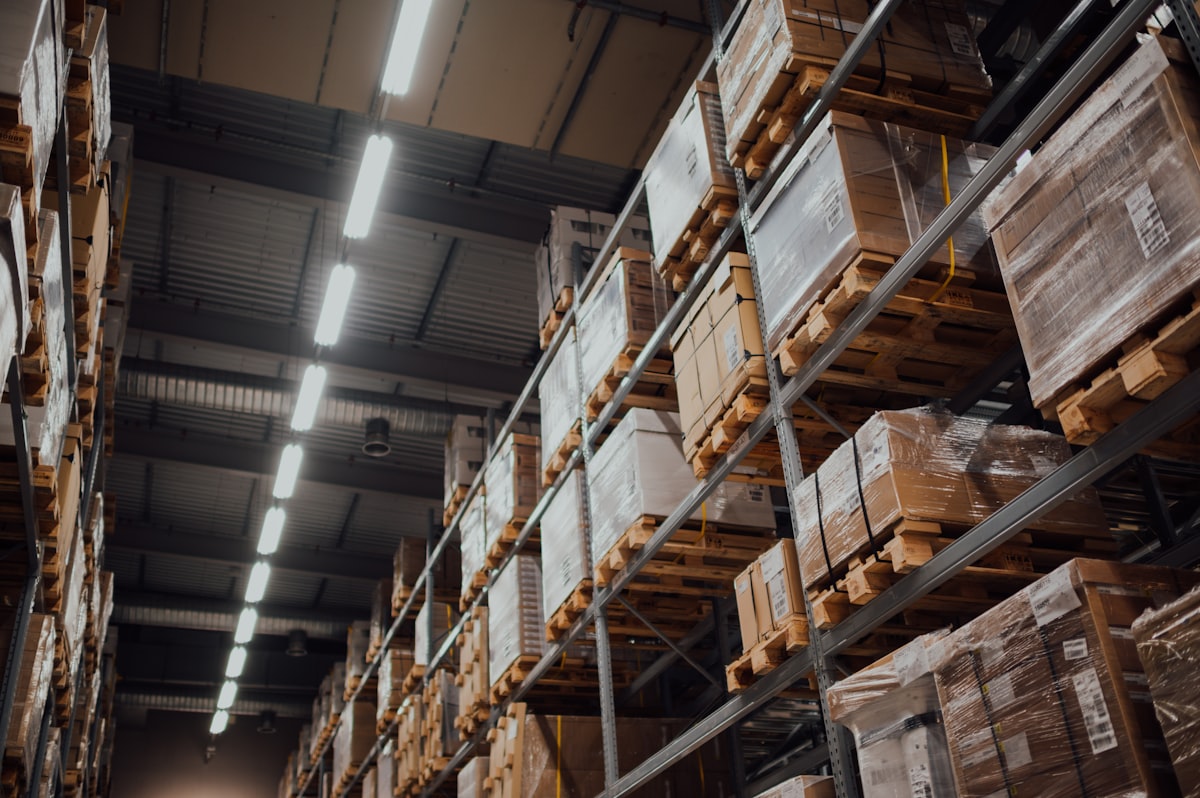 Hallenreinigung Radstadt – Professionelle Reinigung Lager und Produktion